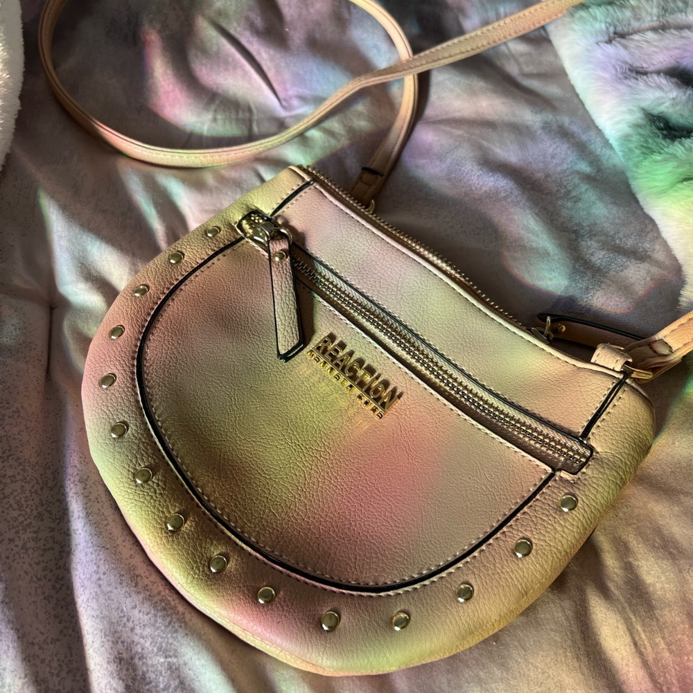 KENNETH COLE REACTION SHOULDER BAG